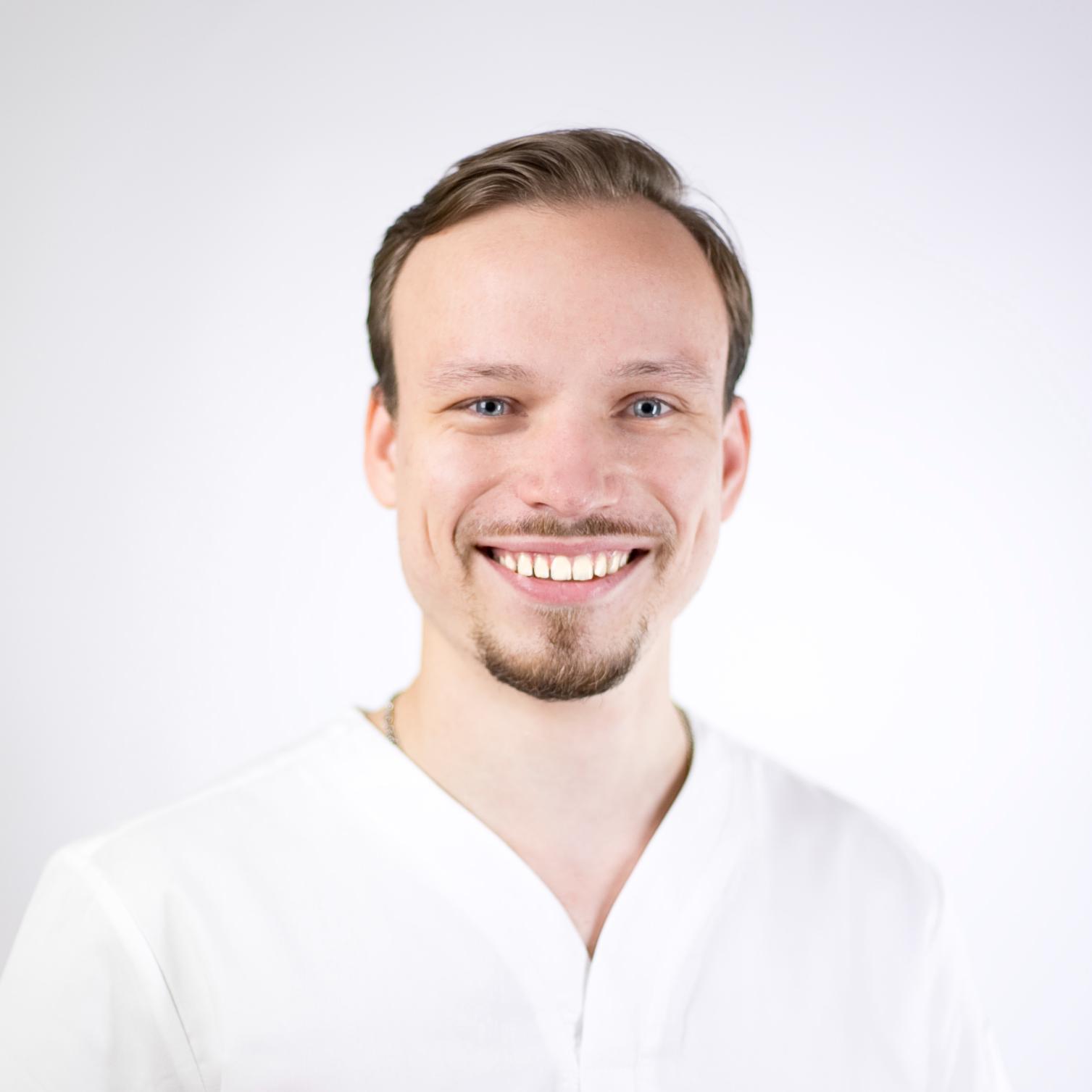 Крахмалов Юрий Юрьевич