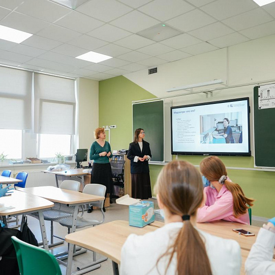 Путь в медицину: старшеклассники узнали о работе медсестры