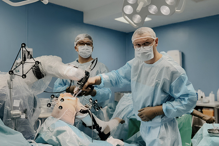 Робот-ассистент MAKO обеспечивает ювелирную точность: в Клинике СПбГУ внедрено роботизированное эндопротезирование суставов