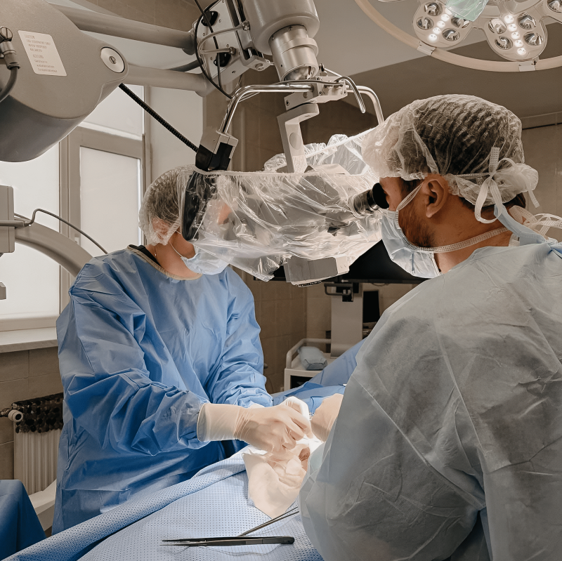 В Клинике СПбГУ начали выполнять микрохирургическую варикоцелэктомию под операционным микроскопом