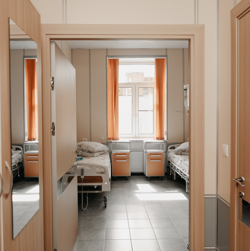 С 16.12.2025 в Клинике СПбГУ запрещен допуск посетителей в стационар