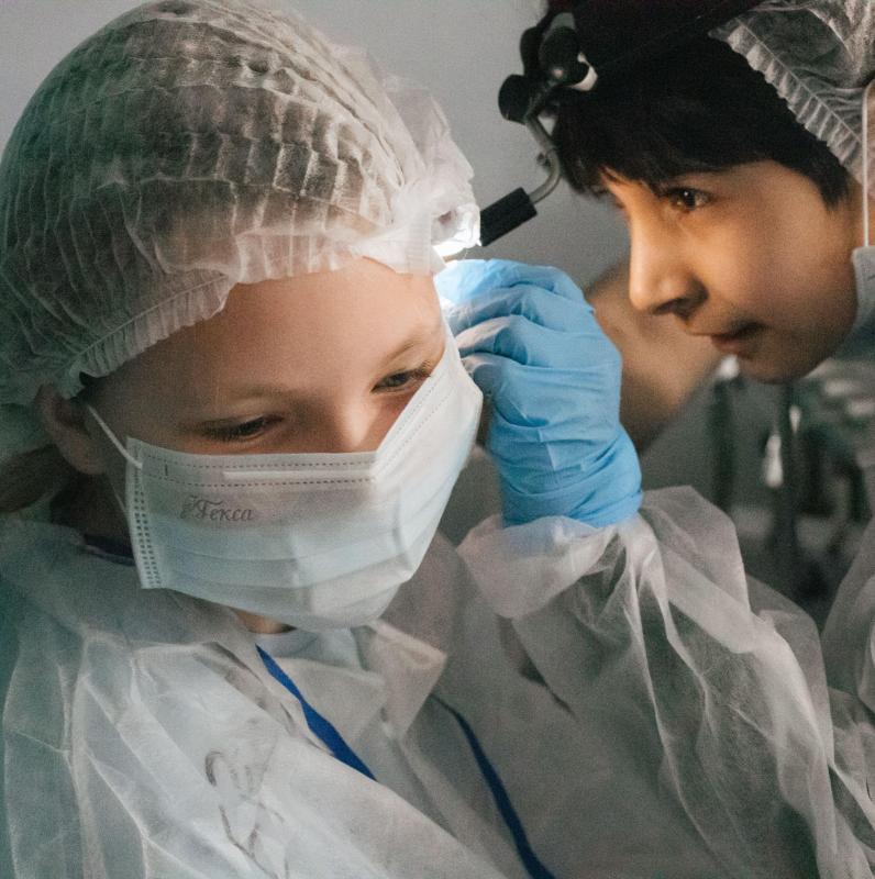 Клиника СПбГУ открывает мир медицины для детей, нуждающихся в поддержке