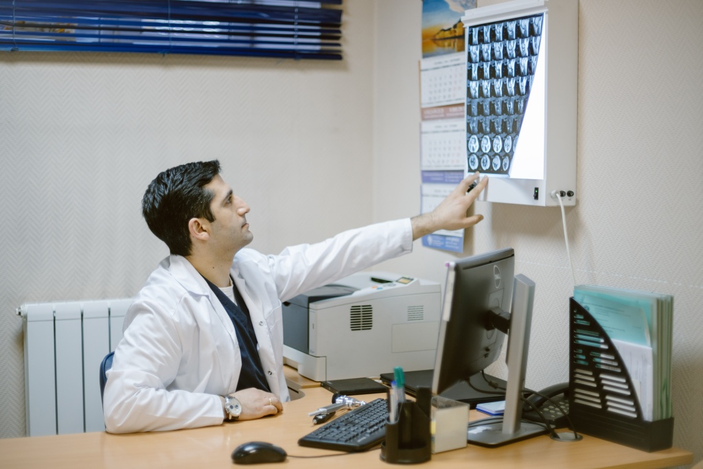 приём невролога